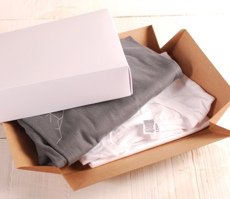 Square box decoration with accessories