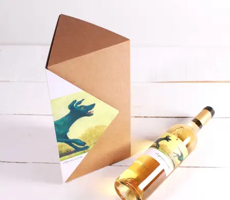 Triangular wine box decoration