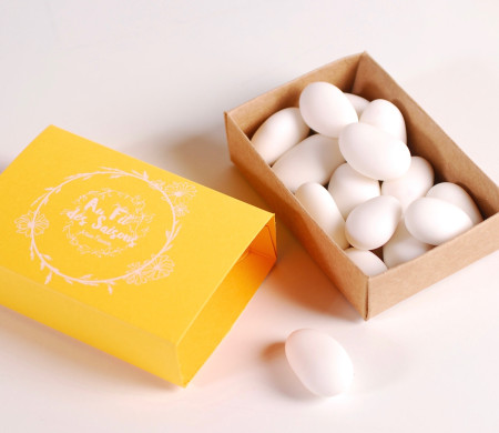 Scatola gialla da fiammiferi per regalo