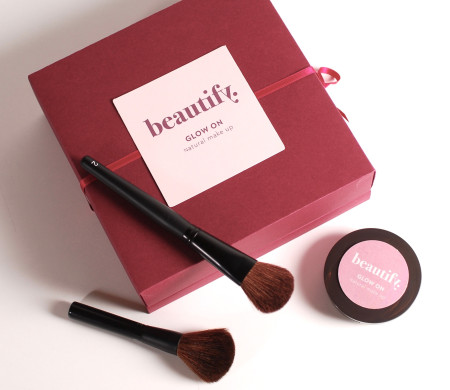Red cosmetic gift box Red cosmetic gift box