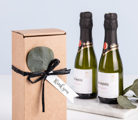 Elongated postal box for wine