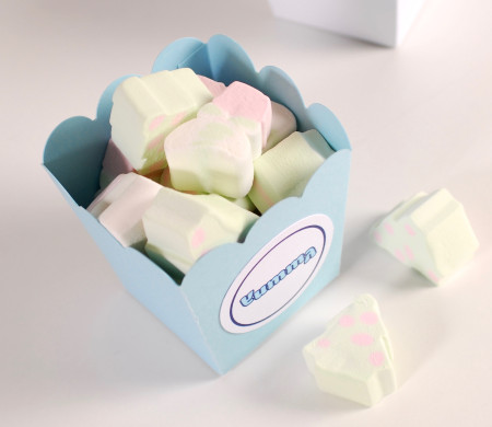 Box with round edges for sweets
