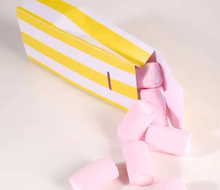 Caja de cartón en forma de...