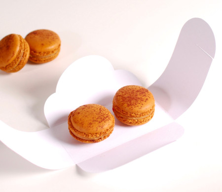 Boîte décorée pour deux macarons Boîte décorée pour deux macarons