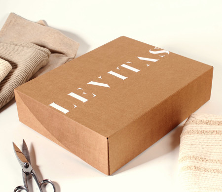 Boîte d'expédition en carton kraft pour vêtements