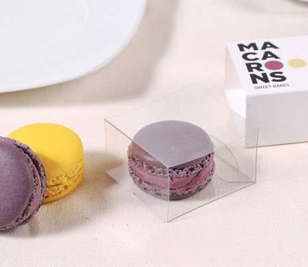Individual macaron box.