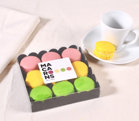 Scatola quadrata per macarons con etichetta. Scatola quadrata per macarons con etichetta.