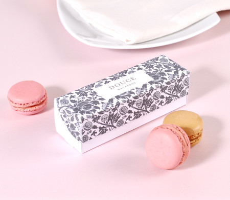 Elongated box with lid for printed macarons
