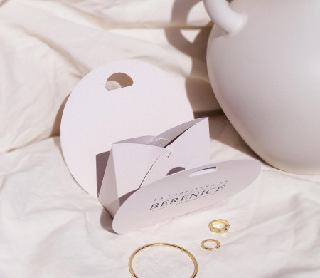 Chic cardboard box for jewellery