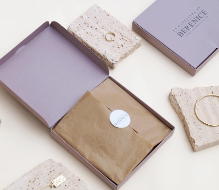 Boîte plate pour colliers ou bracelets