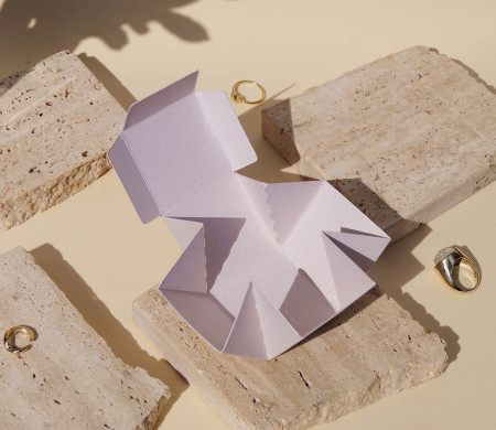 Quadratische Schachtel für Schmuck