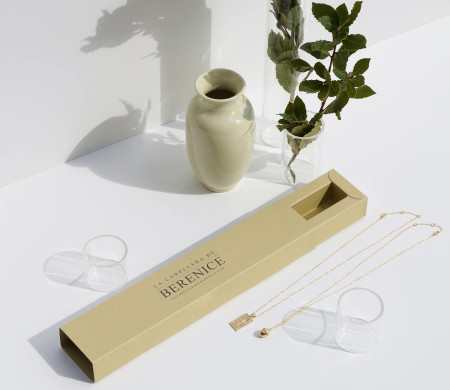 Elongated jewellery box