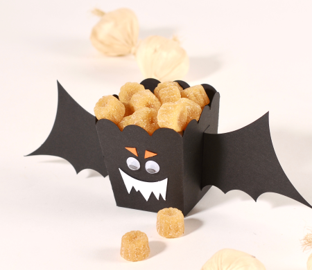 Scatola di popcorn decorata come un mostro di Halloween