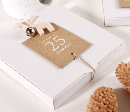 Caja de cartón navideña con mensaje especial Caja de cartón navideña con mensaje especial