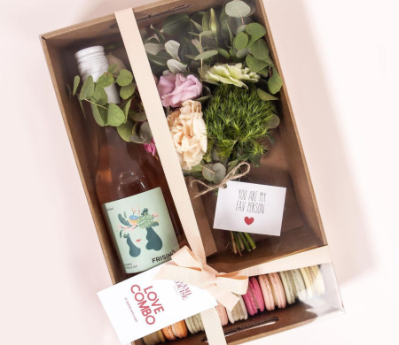 Cardboard tray with transparent lid Love Combo