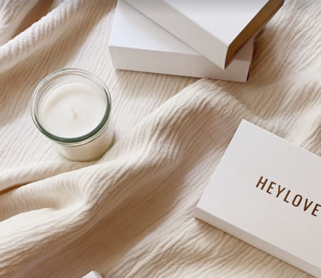 Caja de cartulina para joyas de la marca HEYLOVE Caja de cartulina para joyas de la marca HEYLOVE