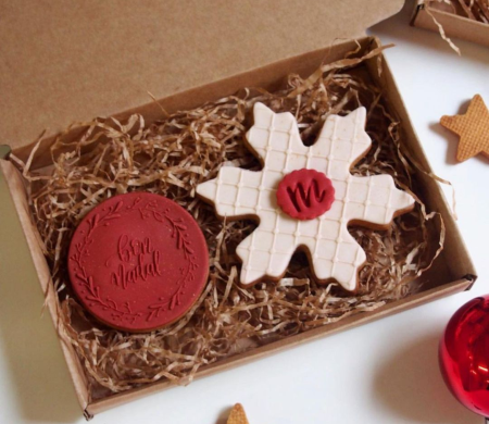 Boîte d'expédition en carton pour les biscuits faits maison Boîte d'expédition en carton pour les biscuits faits maison