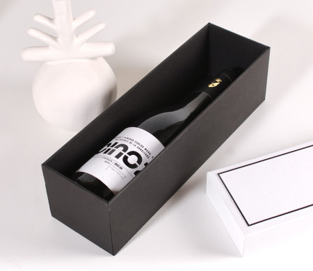 Scatola ideale per una bottiglia di vino, champagne o cava.