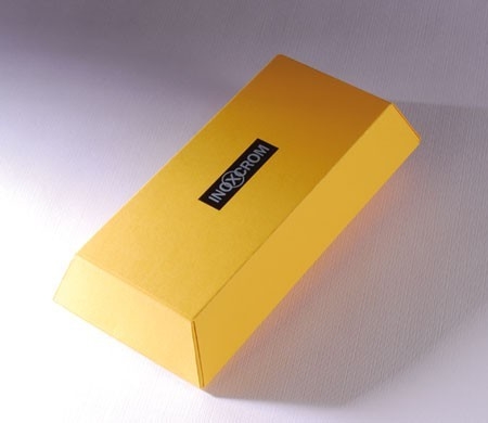 Caja amarilla para lápices y bolígrafos