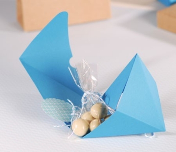 Cajita azul triangular para bombones