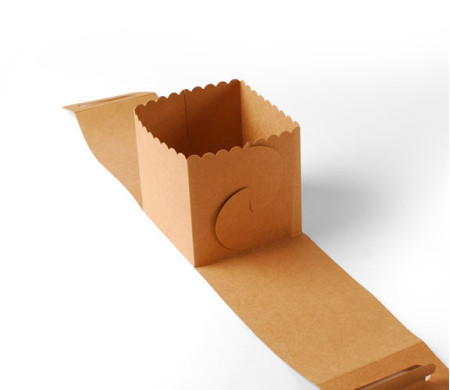 Box for Cakes and Pies, with a Handle and Lid