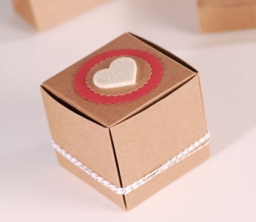 ‘Self- assembling’ box for presents