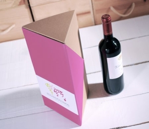 Cardboard box for wine bottles