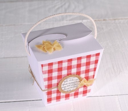 Caja de regalo decorada con pasta