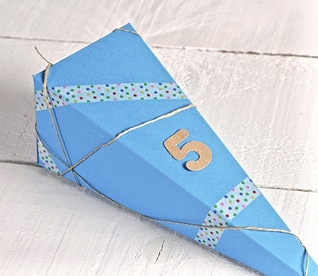 Triangular boxes for sweets