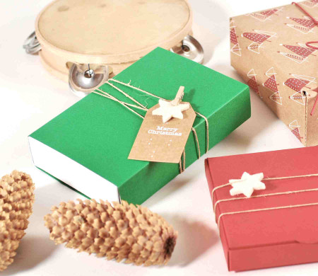 Kleine Schachtel Mit Weihnachtsschmuck | SelfPackaging