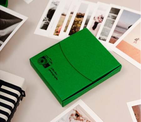 Boîte verte pour polaroids Personnalisée | SelfPackaging