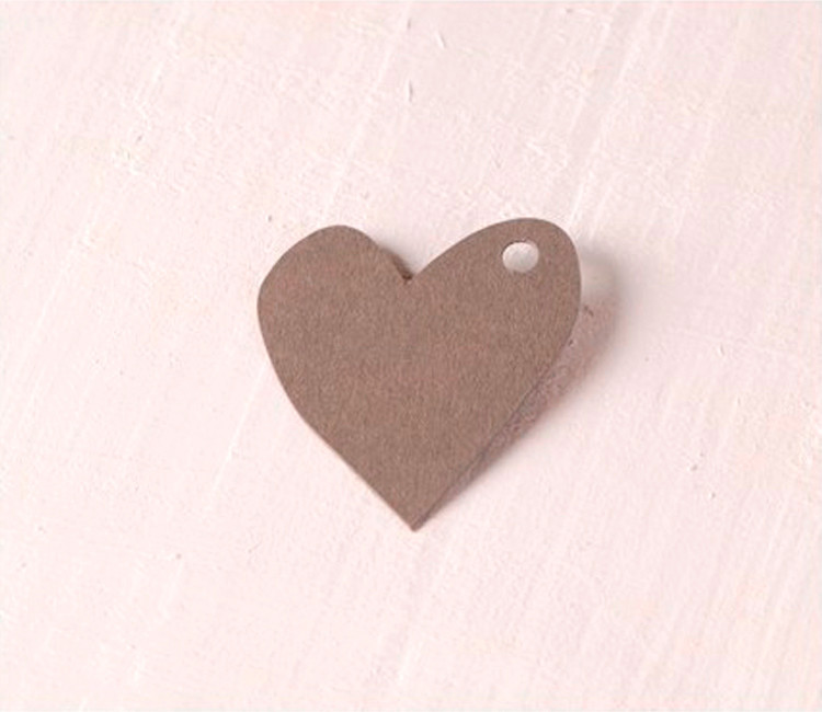 Corazón irregular de cartón para colgar. Kit de 10 ud Corazón irregular de cartón para colgar. Kit de 10 ud