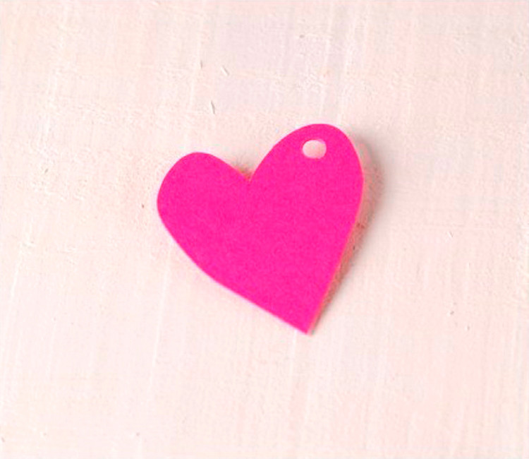 Corazón irregular de cartón para colgar. Kit de 10 ud Corazón irregular de cartón para colgar. Kit de 10 ud
