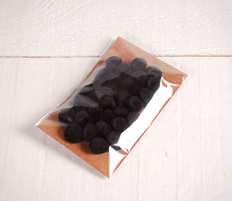 Pompones Blancos o Negros Pompones Blancos o Negros
