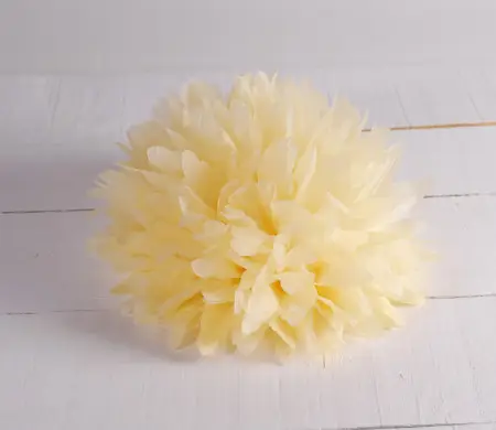Pompón de Papel Crepe en Color Marfil