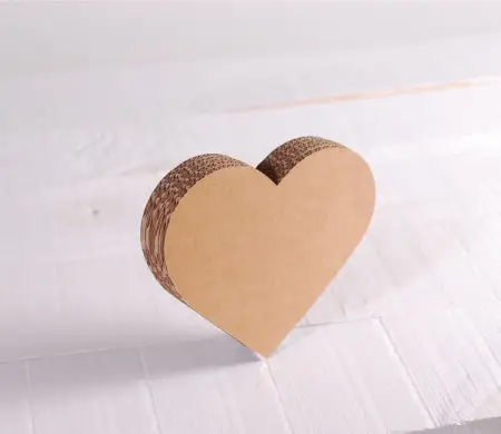 Corazón de cartón, un regalo lleno de amor