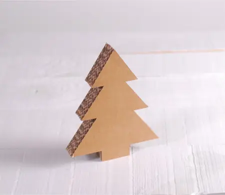 Árbol de Navidad de cartón para decorar