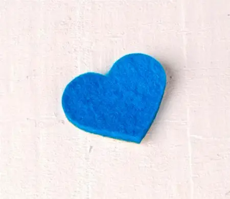 Cuore rosso in feltro per decorazioni