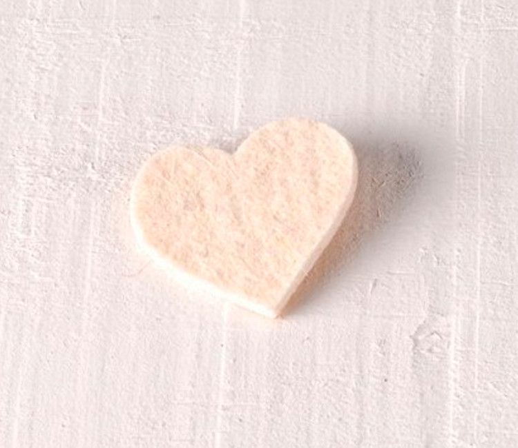 Corazón de fieltro rojo para decorar Corazón de fieltro rojo para decorar
