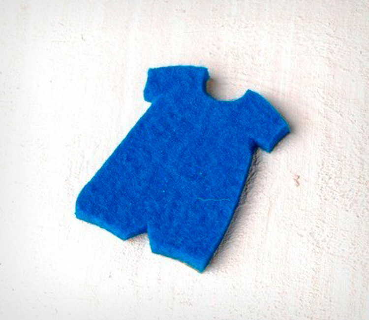 Jungenanzug. Filzschmuck für Babygeschenke. Jungenanzug. Filzschmuck für Babygeschenke.