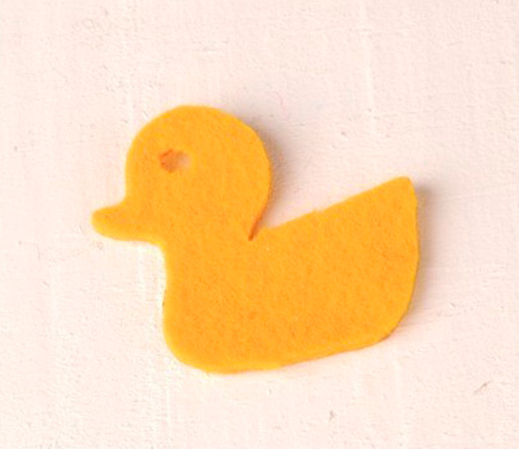 Patito de fieltro, simpático adorno para regalos Patito de fieltro, simpático adorno para regalos