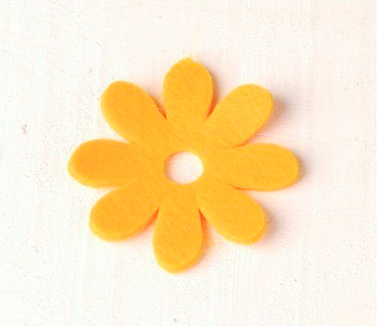 Gänseblümchen aus Filz zum Dekorieren von originellen Geschenken Gänseblümchen aus Filz zum Dekorieren von originellen Geschenken