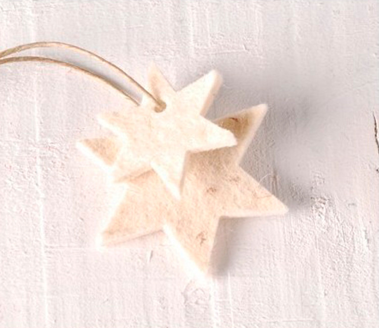 Etoiles de feutrine pour accrocher et décorer Etoiles de feutrine pour accrocher et décorer