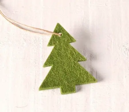 Abeto de fieltro para regalos de Navidad