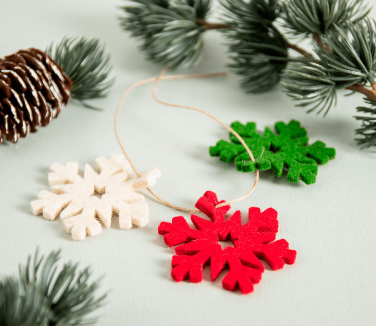 Flocon de neige en feutrine décoratif pour cadeaux Flocon de neige en feutrine décoratif pour cadeaux