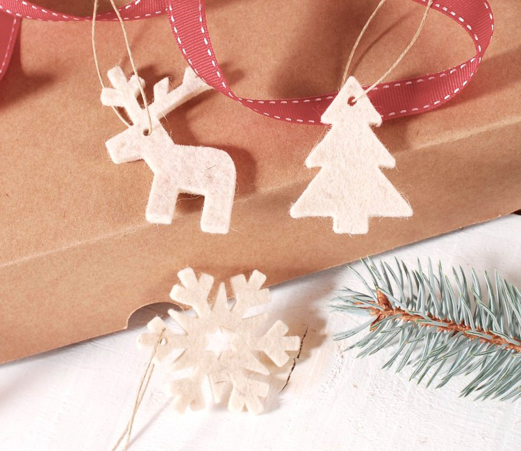Set di decorazioni natalizie in feltro per un tocco invernale Set di decorazioni natalizie in feltro per un tocco invernale