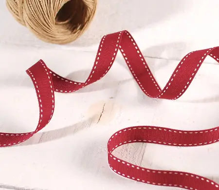 Cinta grosgrain roja para envolver regalos