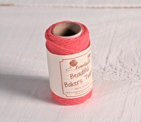 Cordon de couleur corail pour décorer vos cadeaux