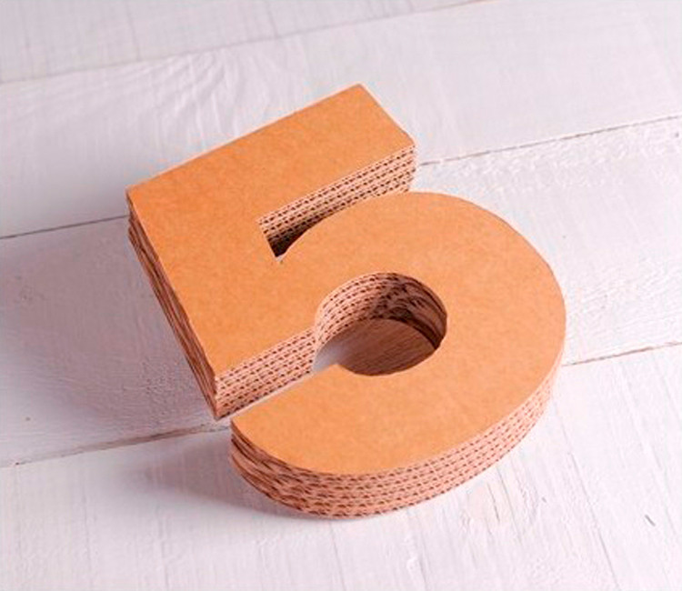 Originaux numéros en carton pour décorer, qui donnera une touche handmade à toute pièce. Des plus original, découvre-les! Originaux numéros en carton pour décorer, qui donnera une touche handmade à toute pièce. Des plus original, découvre-les!