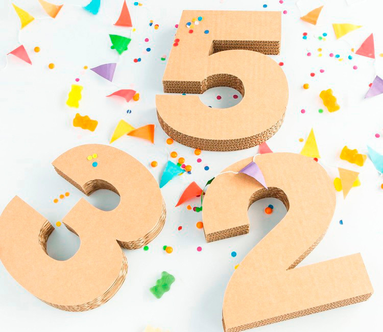 Originaux numéros en carton pour décorer, qui donnera une touche handmade à toute pièce. Des plus original, découvre-les! Originaux numéros en carton pour décorer, qui donnera une touche handmade à toute pièce. Des plus original, découvre-les!